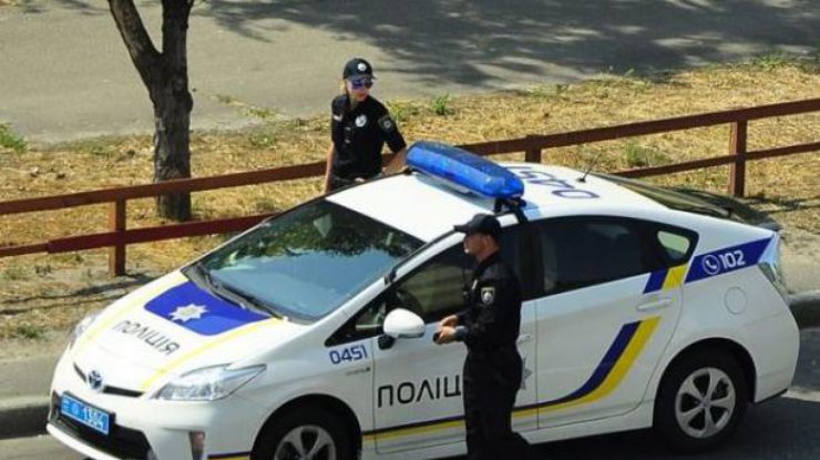 В Харькове патрульная врезалась в остановленное ею авто
