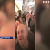 Як екіпаж літака намагався заспокоїти фанів "Ліверпуля" (відео)
