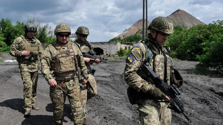Александр Турчинов посетил зону боевых действий на Донбассе. Фото: СНБО