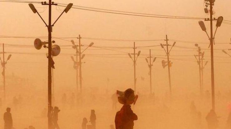 На Индии бушует песчаная буря: свыше 70 человек погибли