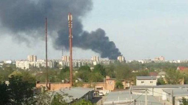 Загорелся завод по производству шин. Фото: facebook.com/dtp.kiev.ua