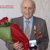 В Одессе 100-летний врач отказывается выходить на пенсию