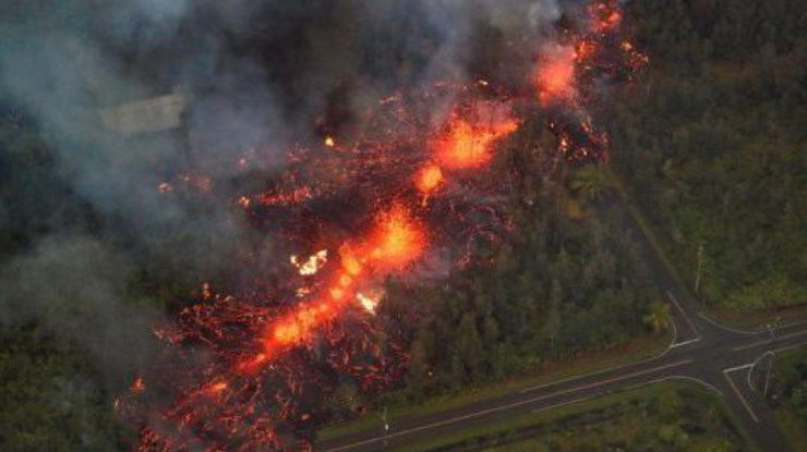 На Гавайях из-за извержения вулкана эвакуировали 1700 человек