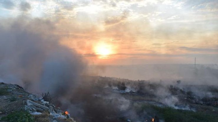 Пожар выбрасывает диоксин в атмосферу. Фото: "Новости-N"
