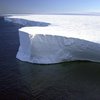 Ученые бьют тревогу: в Антарктиде резко ускорилось таяние льдов 