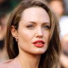 Анджелина Джоли хочет настроить детей против отца 