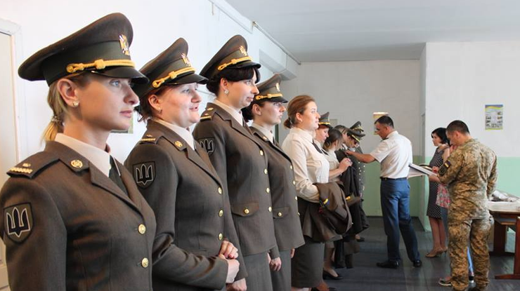 В Сухопутных войсках ВСУ, в армии служат свыше 24 тысяч женщин