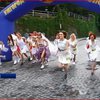 Забіг у весільних сукнях: в Ужгороді розпочався парад наречених