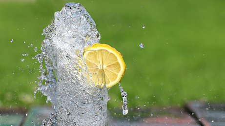 Как правильно пить воду летом