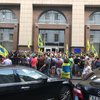 Протесты под Радой: владельцы "евроблях" не выпускают депутатов на улицу (видео)