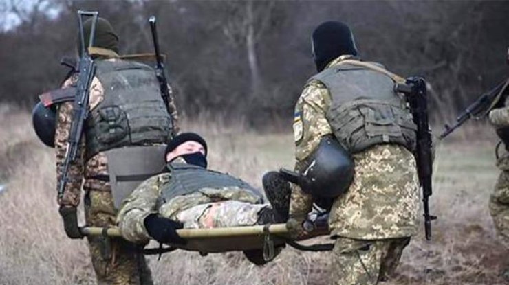 Воина ранили под Новолуганским. Фото: facebook.com/ato.news