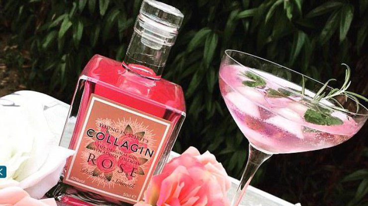 В одной бутылке Collagin Pink Rose содержится 100 мг коллагена. Фото: Daily Mail.