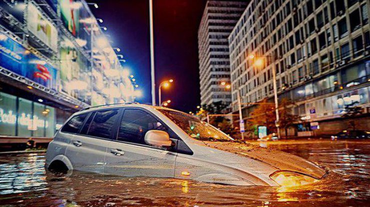 За пару дней в столице произошло два потопа. Фото: Владимир Бугаенко