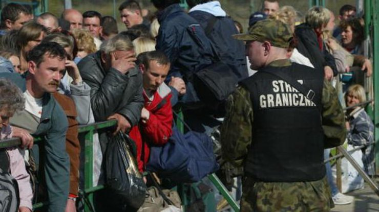 Волна трудовой миграции из Украины обусловлена многими факторами. Илл.: dengi.ua