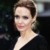 Анджелина Джоли впервые показала огромный особняк (видео)