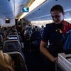 Пенсионерки хулиганили в самолете и сорвали рейс