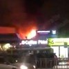 В Киеве возле входа в метро вспыхнул сильный пожар (видео)