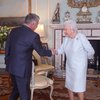 Елизавета ІІ напугала британцев посиневшей рукой