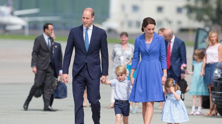Кейт Миддлтон с принцем Уильямом и их детьми 
