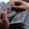 НБУ понизил курс доллара ниже 27 гривен