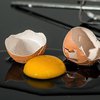 К чему разбивается сырое яйцо: приметы и суеверия