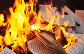 Священника оштрафовали за публичное сожжение книг о Гарри Поттере