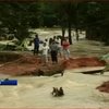 Рівень води піднявся на 5 метрів: жителі Малайзії покидають свої домівки