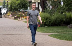 Инвесторы Facebook требуют увольнения Цукерберга