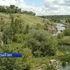 На Черкащині люди самотужки рятують рибу у річці Рось
