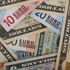 Доллар и евро упал в обменниках 