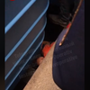 Мужчина лежит под поездом: в киевском метро произошло ЧП (видео) 