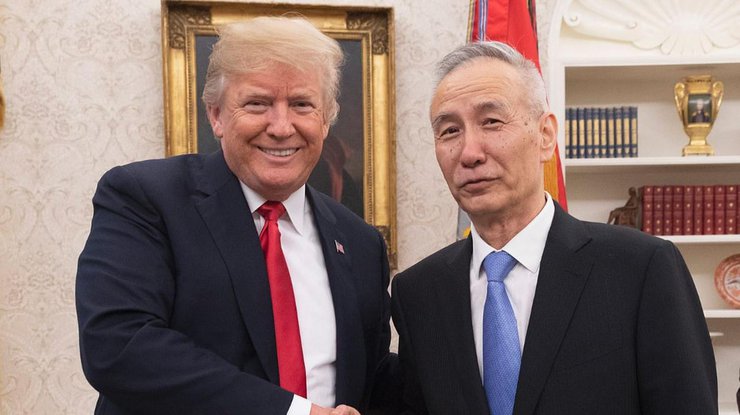 Дональд Трамп и Китая Лю Хэ/ Фото: PAS China
