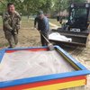 В Українці кандидат у голови ОТГ оскандалився піаром на пісочницях