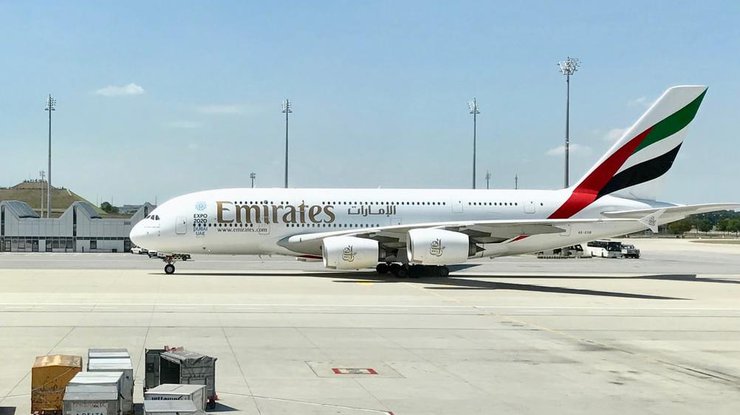 Emirates Airlines уже сократили тысячи рабочих мест - самолеты компании стоят на земле