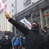 Протест в Киеве: под Офисом президента зажгли фаеры