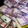 Украинцы второй месяц подряд скупают валюту
