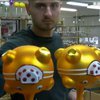 Ялинкові COVID-прикраси: у Чехії іграшки "приміряли" маски