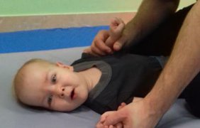 2-летний Егор с диагнозом ДЦП нуждается в лечении