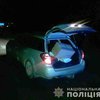 В Черкасской области трое людей обворовывали фуры на ходу