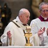 Папа Римский провел пасхальную мессу без прихожан