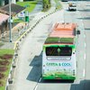 "Сад на ходу": в Сингапуре появились автобусы с травой на крыше