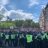 Стрельба и драки с полицией: в Лондоне праворадикалы вышли на протесты (видео)