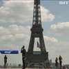 В Парижі тривають останні приготування до відкриття Ейфелевої вежі