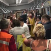 Зашел без маски: в харьковском метро случилась драка (видео)