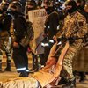 В Беларуси после ночи кровавых протестов возбудили уголовные дела (видео)