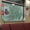 В Киеве вандалы разбили окна в поездах метро с пассажирами 