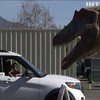 Автопарк Юрського періоду: у Каліфорнії на парковці відкрили інноваційну виставку динозаврів