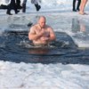 Крещение-2021: как украинцы в мороз окунались в проруби (фото, видео)