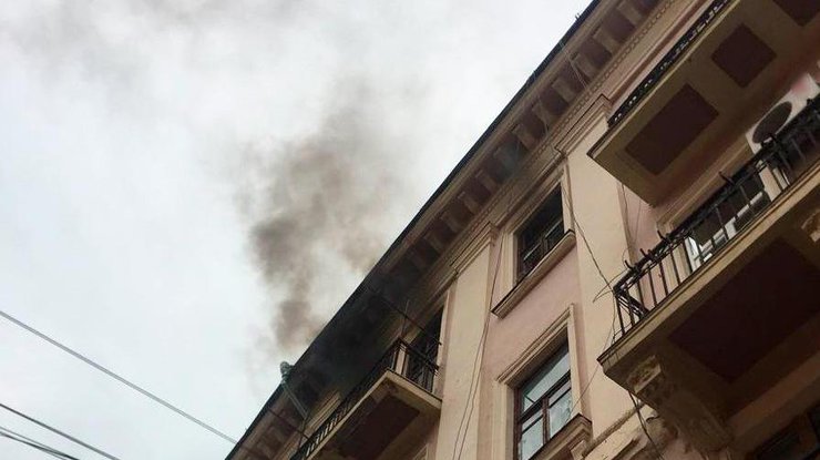 В Черновцах произошел взрыв бытового газа и пожар в одной из квартир в жилом доме/фото: npu.gov.ua