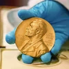 Нобелевскую премию по экономике дали за экономику труда и анализ причинно-следственных связей
